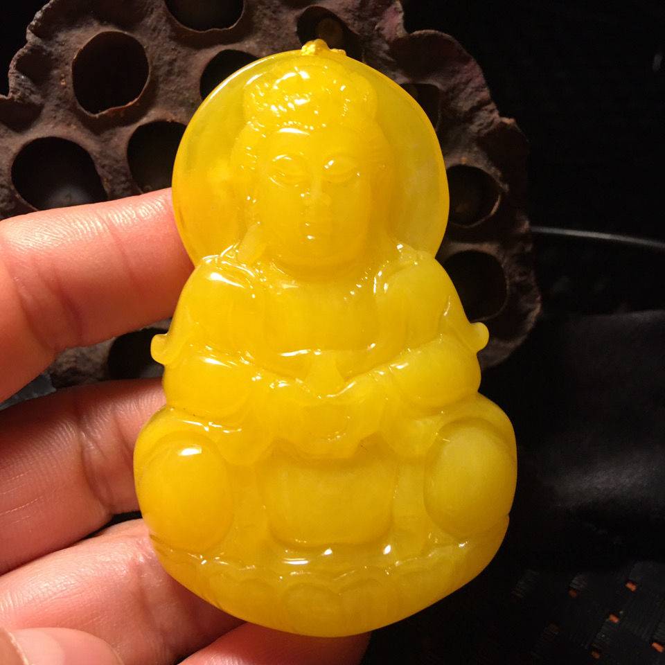 最新精品蜜蜡雕刻观音